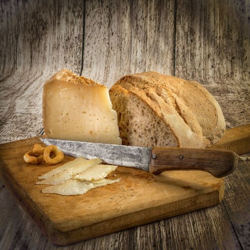 Pecorino e pane.jpg